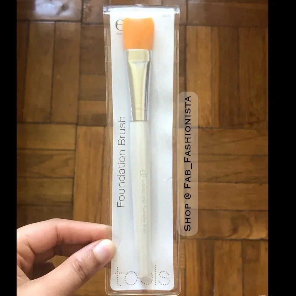 Foundation brush by ELF
